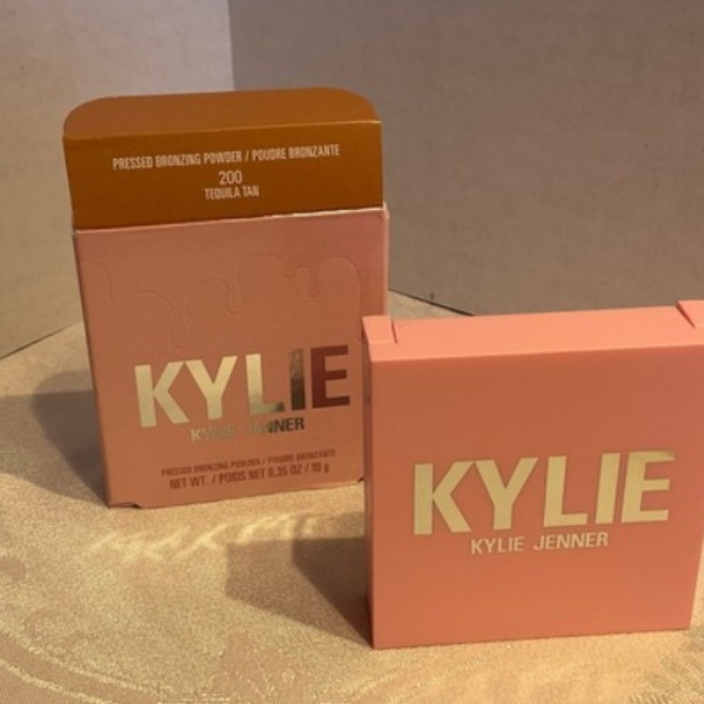 Kylie Jenner Pressed Bronzing Powder